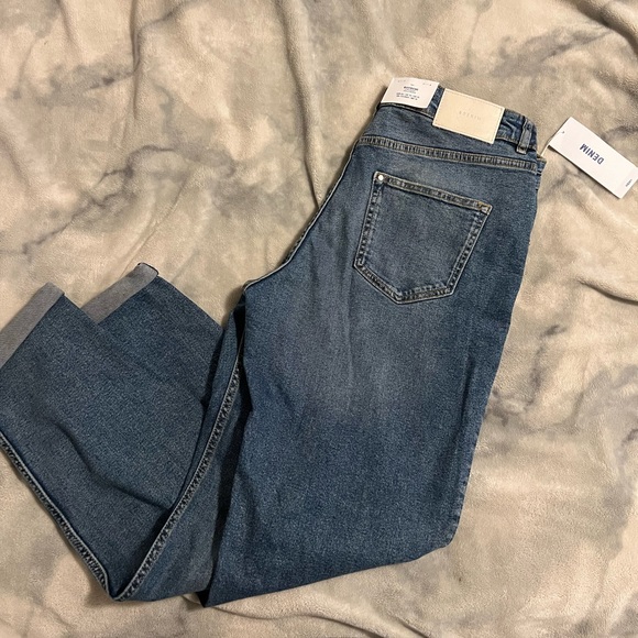 H&M Boyfriend Low Waist Mid-Wash Jean Size: 16 - Picture 2 of 9
